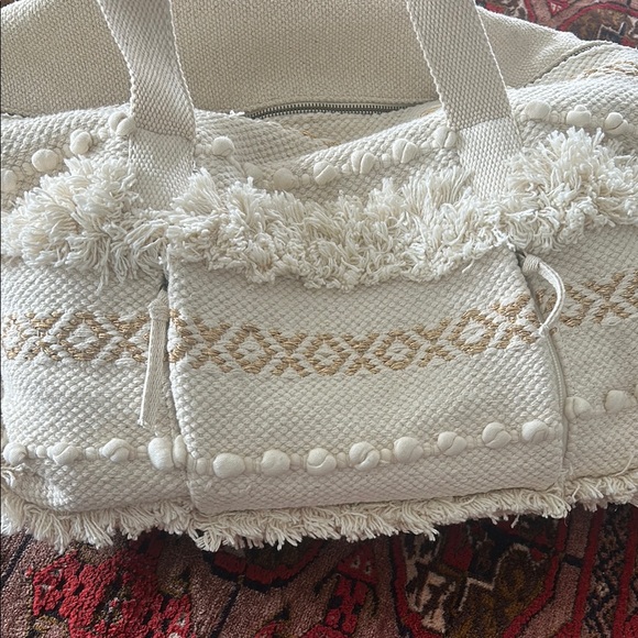 Universal Thread Cream Textured Weekender Bag - Picture 2 of 8